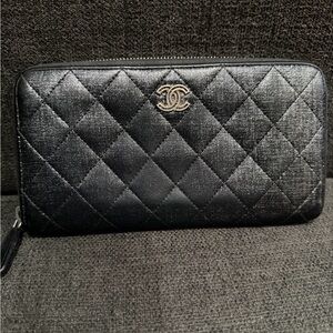 CHANEL Black Quilted Zipper Wallet